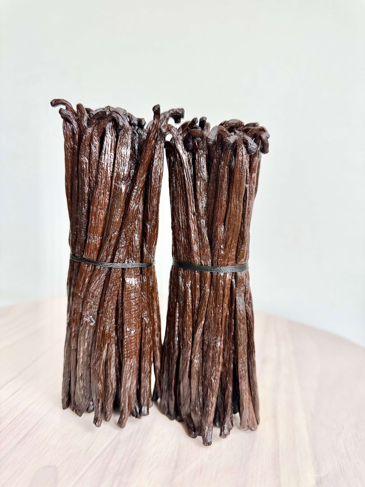 250 g Bourbon-Vanilleschoten 12–13 cm in zwei Bündeln – TK-Qualität für Extrakte und Weiterverarbeitung.