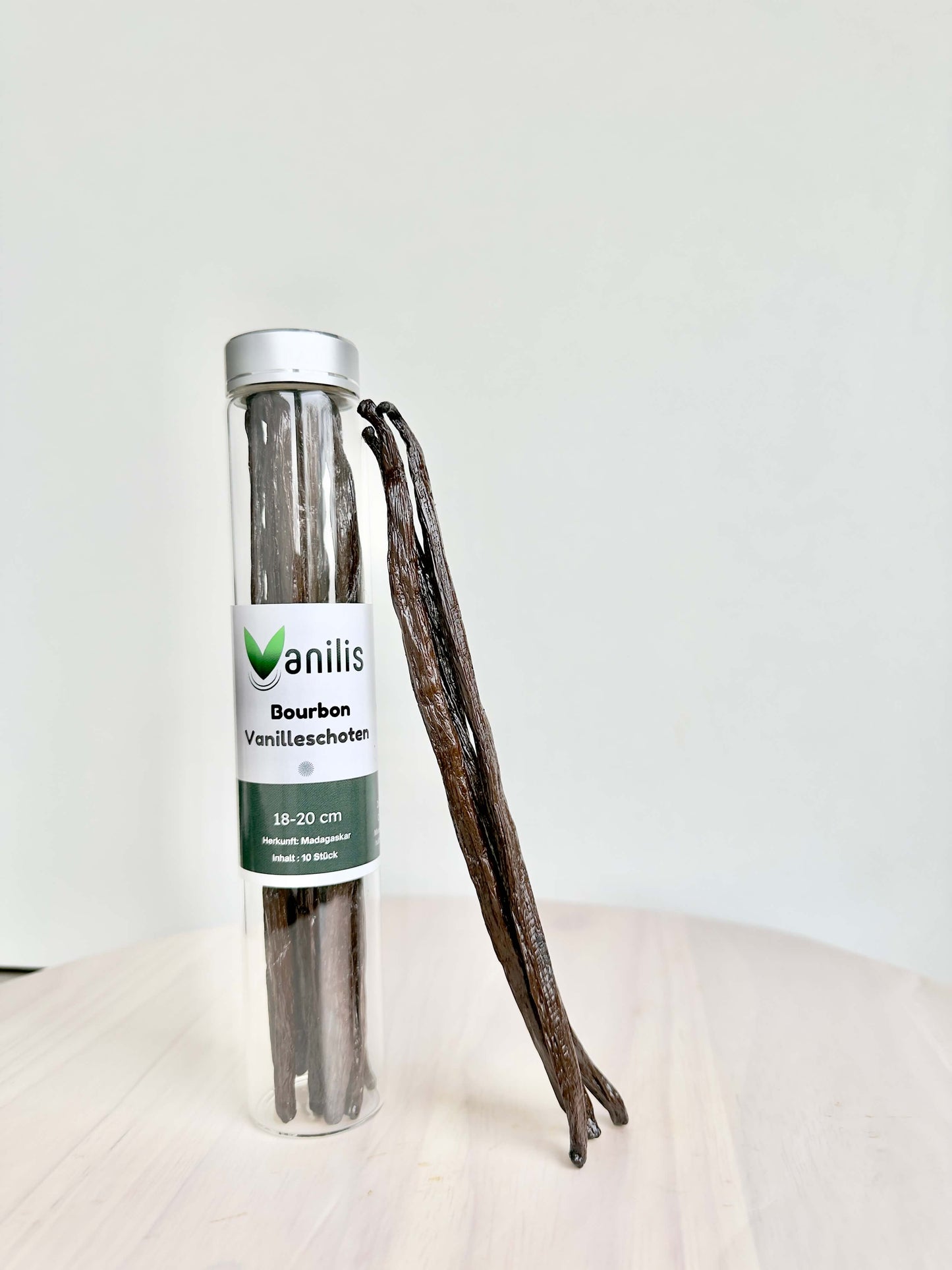 Zehn Bourbon-Vanilleschoten 18–20 cm im Schraubglas – aromatische Premiumschoten für den privaten Gebrauch.
