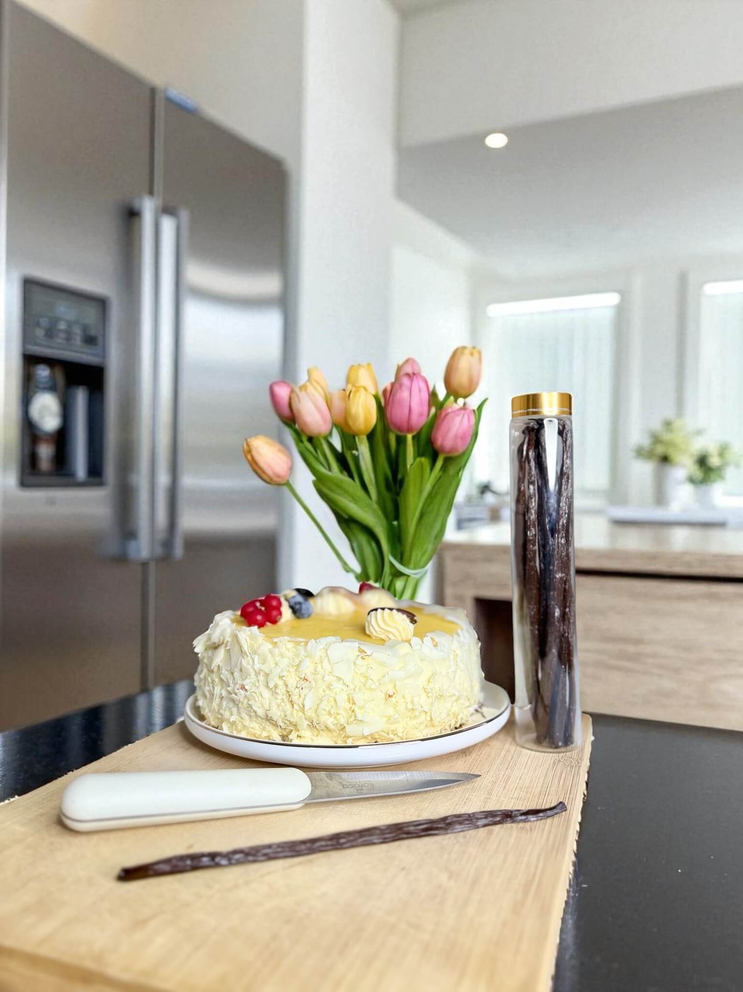 Bourbon-Vanilleschote in einer warmen Milchmischung – ideal zum Aromatisieren von Pudding, Creme oder Eis.